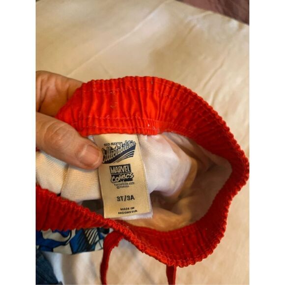 Marvel Comics Captain America swim trunks - Picture 2 of 5